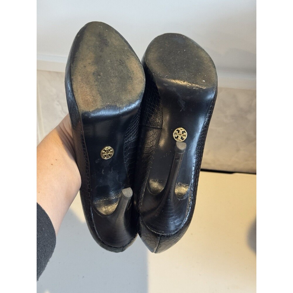 Tory Burch Marianne pump in black snake-embossed leather 4" heel Women’s 9.5 - Picture 10 of 11